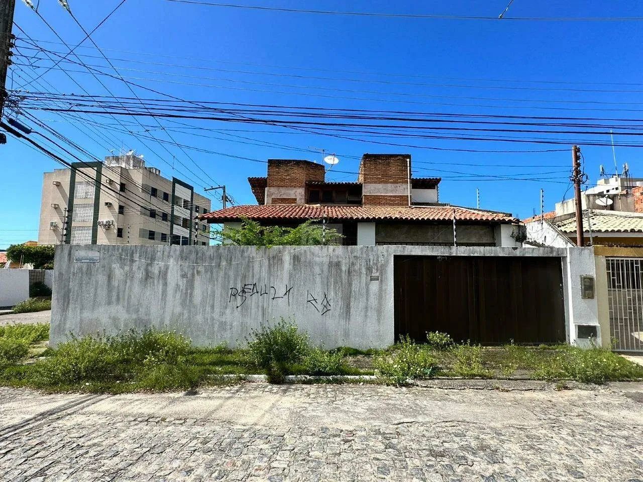 Casa à venda na Farolândia com 4 quartos, 2 suítes - Aracaju - SE