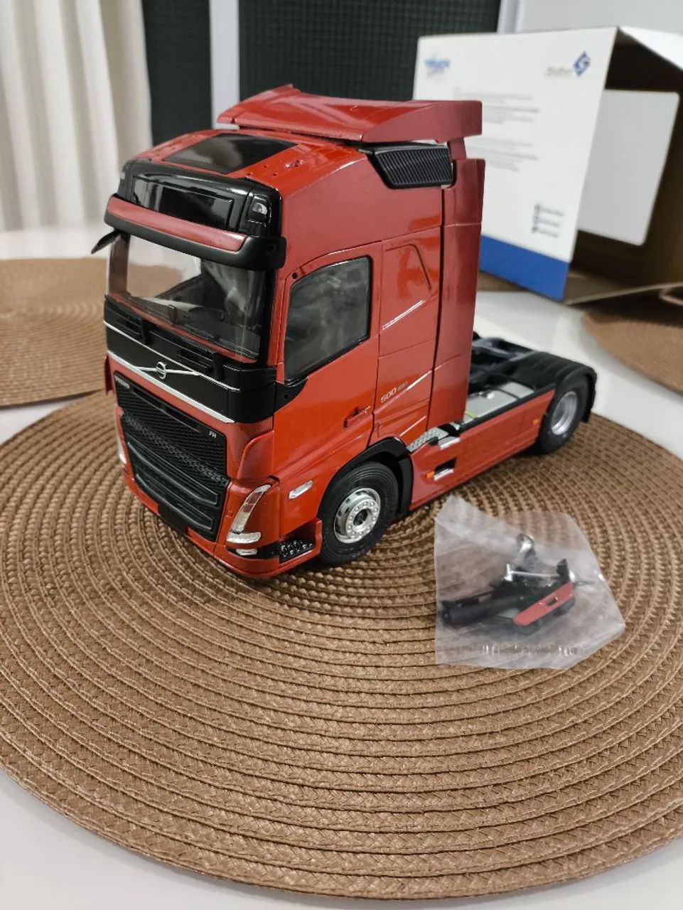 Miniatura volvo FH solido escala 1:24 - Hobbies e coleções - Vila
