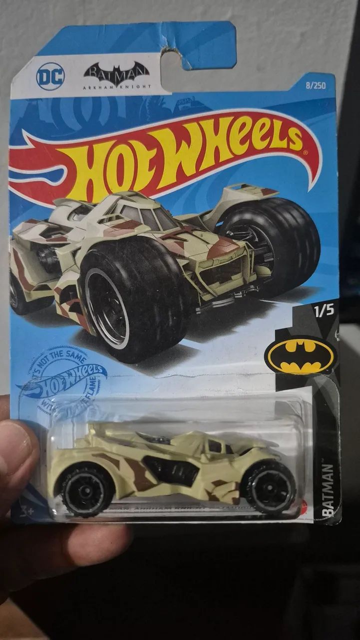 Hot Wheels Batman premium e basica - Foto 4