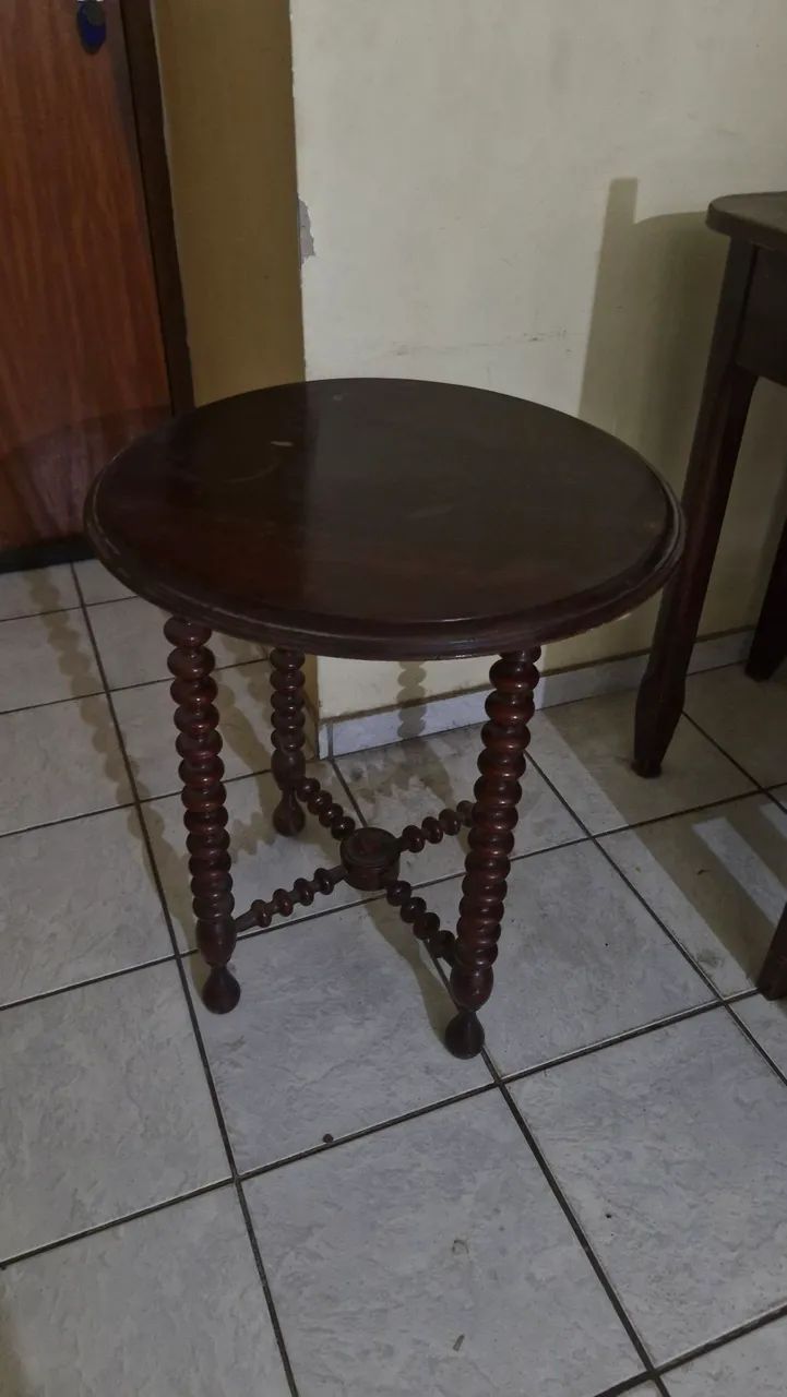CONJUNTO MADEIRA MACIÇA - MESA + 6 CADEIRAS + 2 MESAS DE CANTO