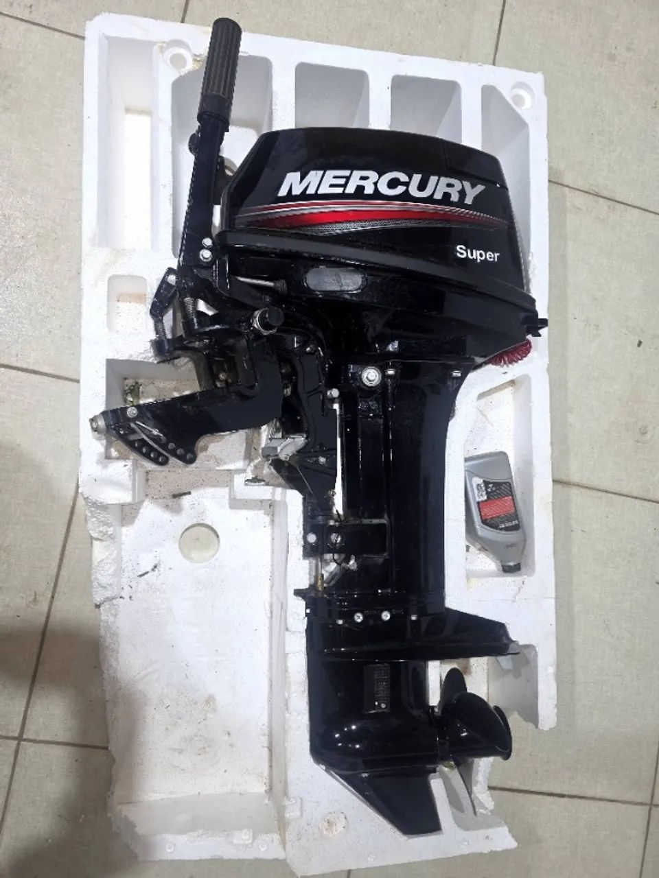 Motor de popa estado de novo