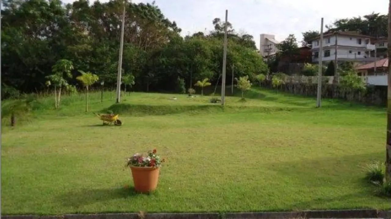 Terreno à venda com 360m² no Saco Grande