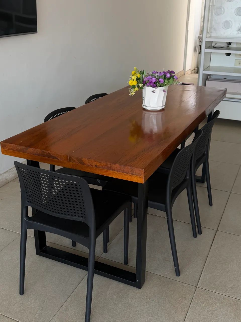 Mesa com 6 cadeiras 