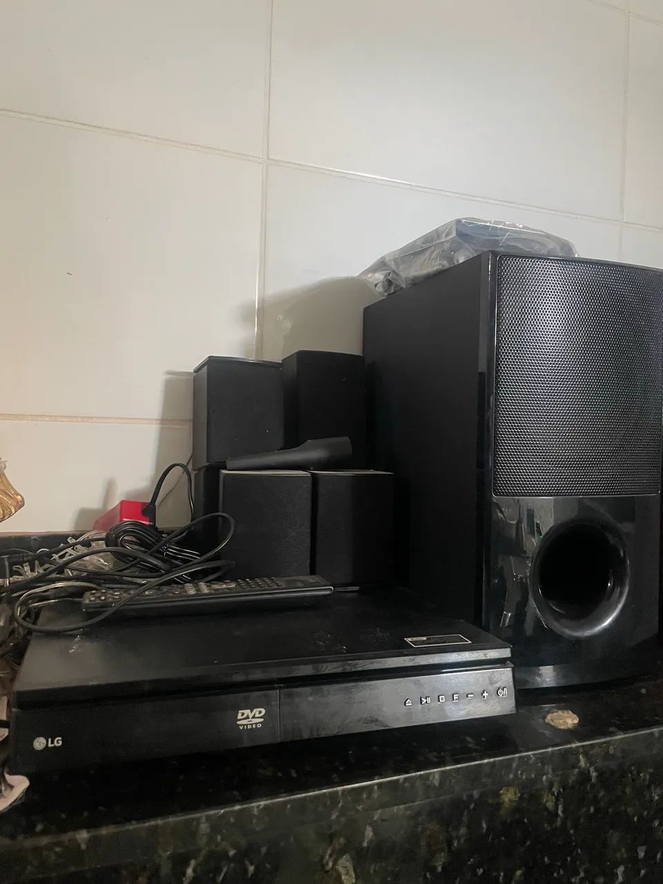 Home Theater LG 5.1 com DVD + Controle Remoto