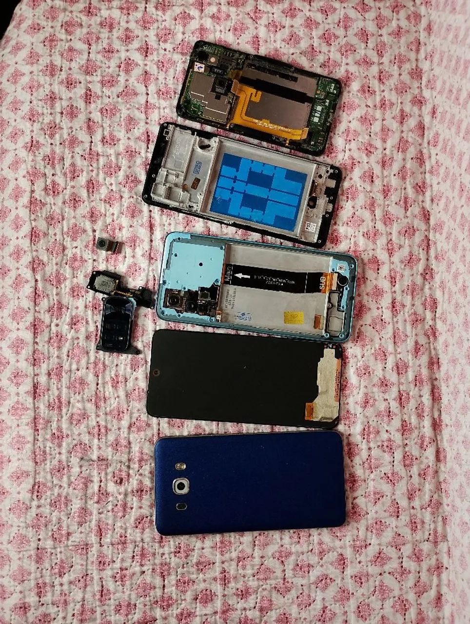 PEÇAS DE CELULAR PARA TÉCNICOS CARCAÇA DE CELULAR TELA E UM SAMSUNG QUE NÃO LIGA - Foto 4