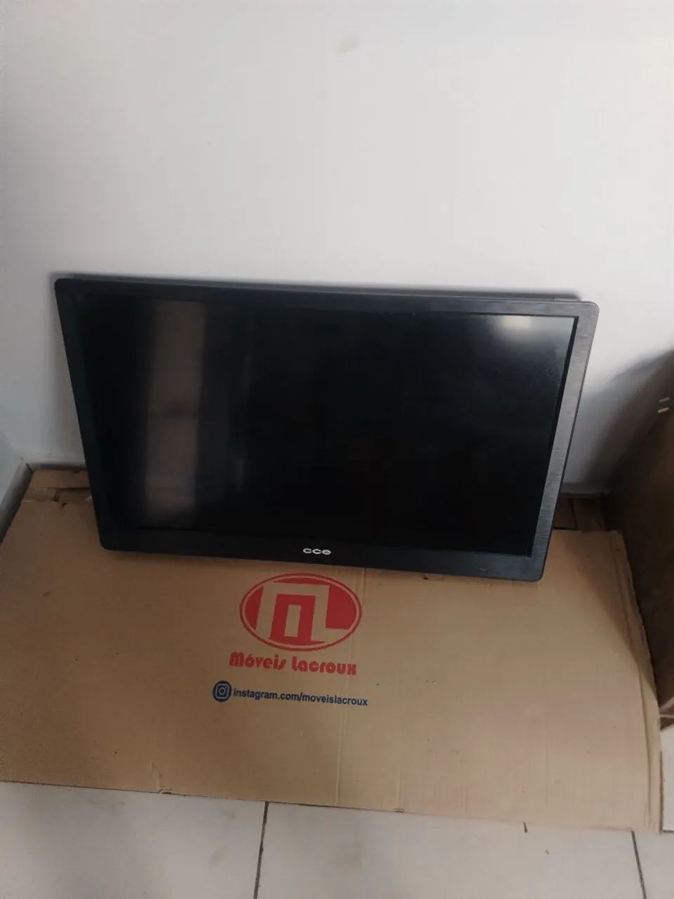 Tv C é 32 polegadas semi nova com controle