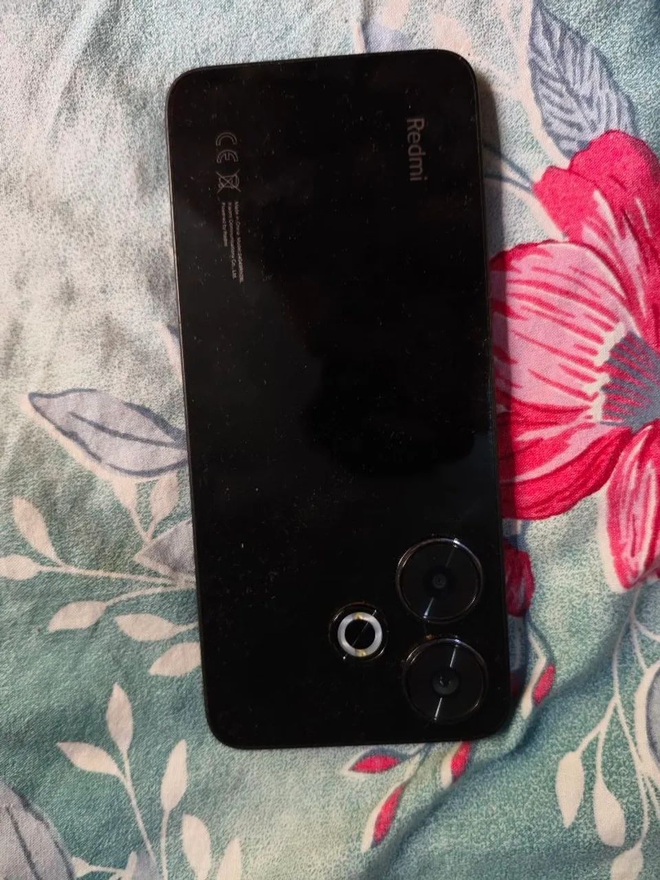 Celular redmi 13 trincado e com problema no display, bom para retirar peças  - Foto 2
