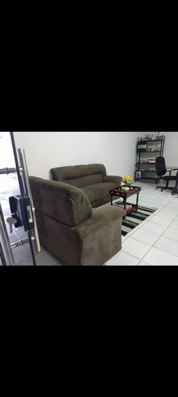 Sofá 2 e 3 lugares. Em bom estado.  Zap *22 - Foto 2