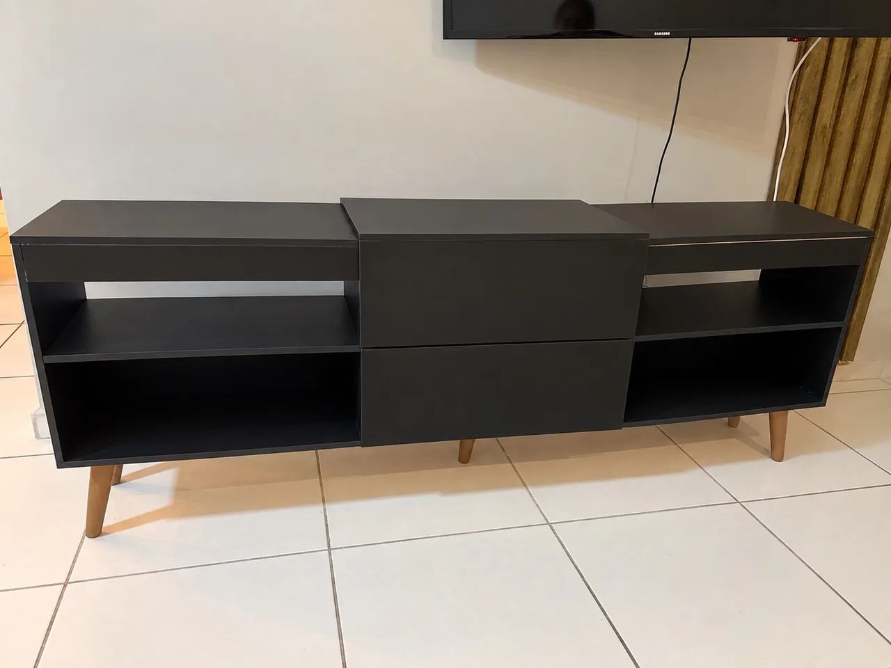 Rack preto sala