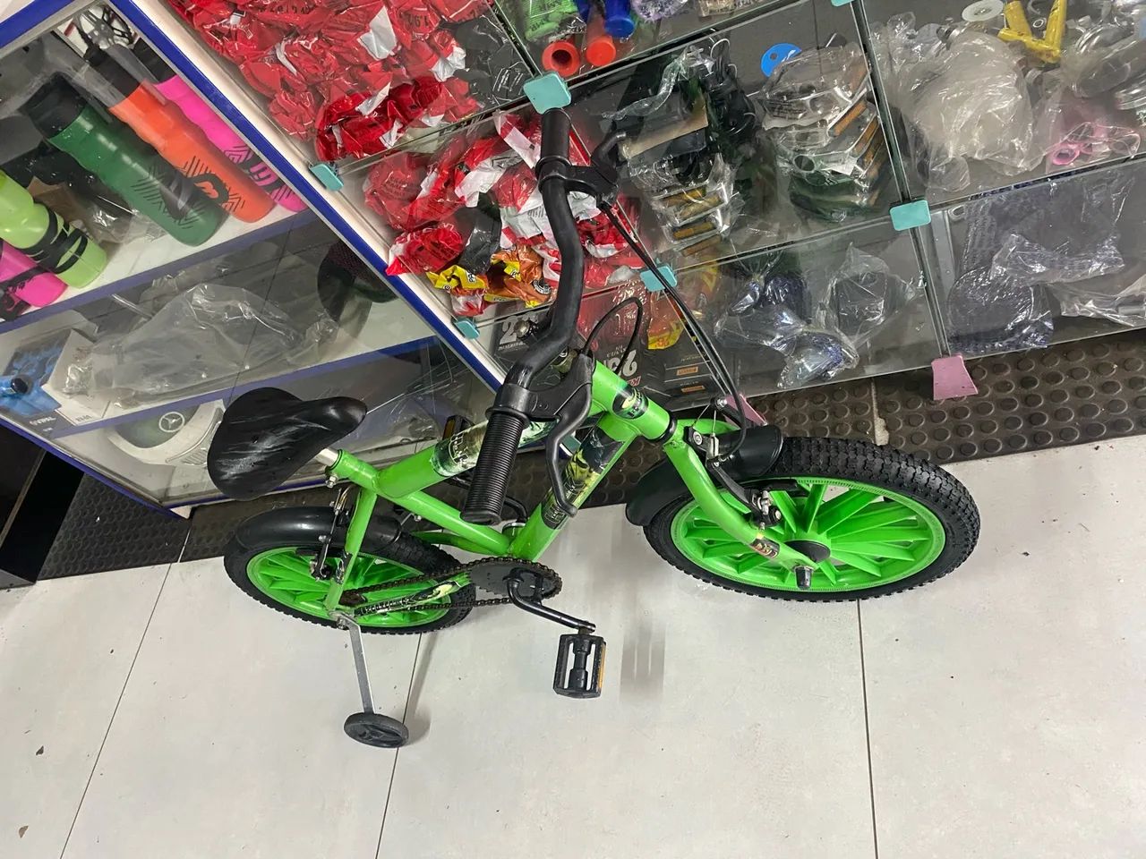 Bicicleta Hulk Infantil Semi Nova  - Foto 5