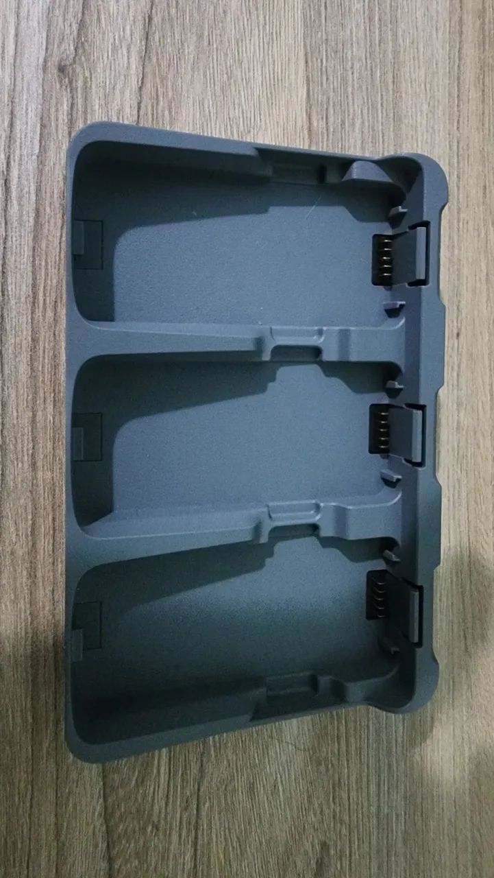 Hub de carregamento e 1 Bateria nova Dji - Foto 3