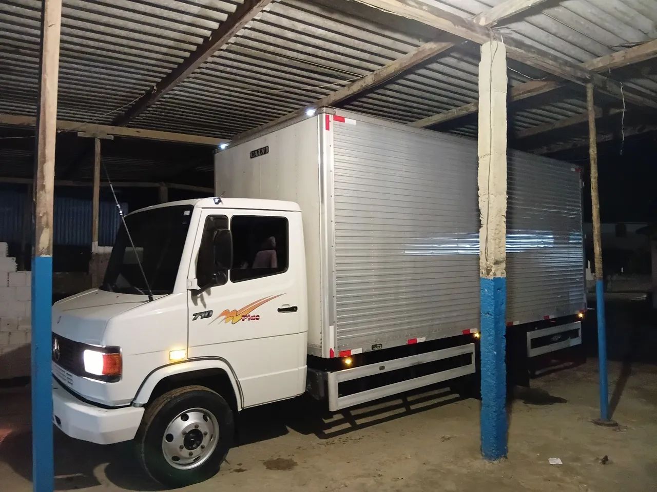 Agregamento ou fretes caminhão 3/4 bau carga seca