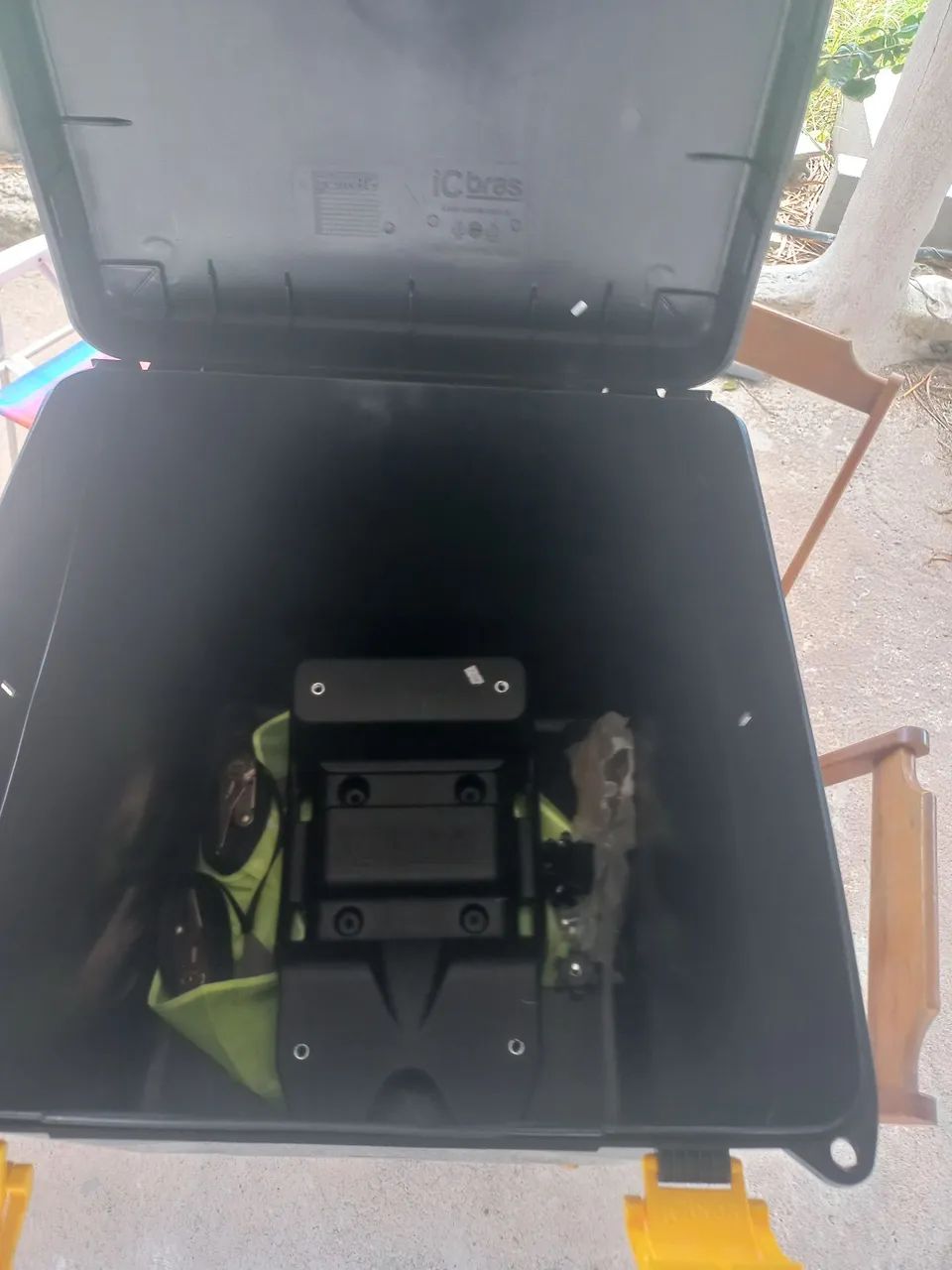 Bau icbras 110lt completo com suporte