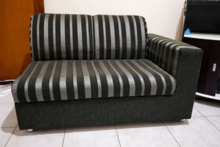 Sofá de canto dois lugares cinza e preto (listrado) - Foto 2