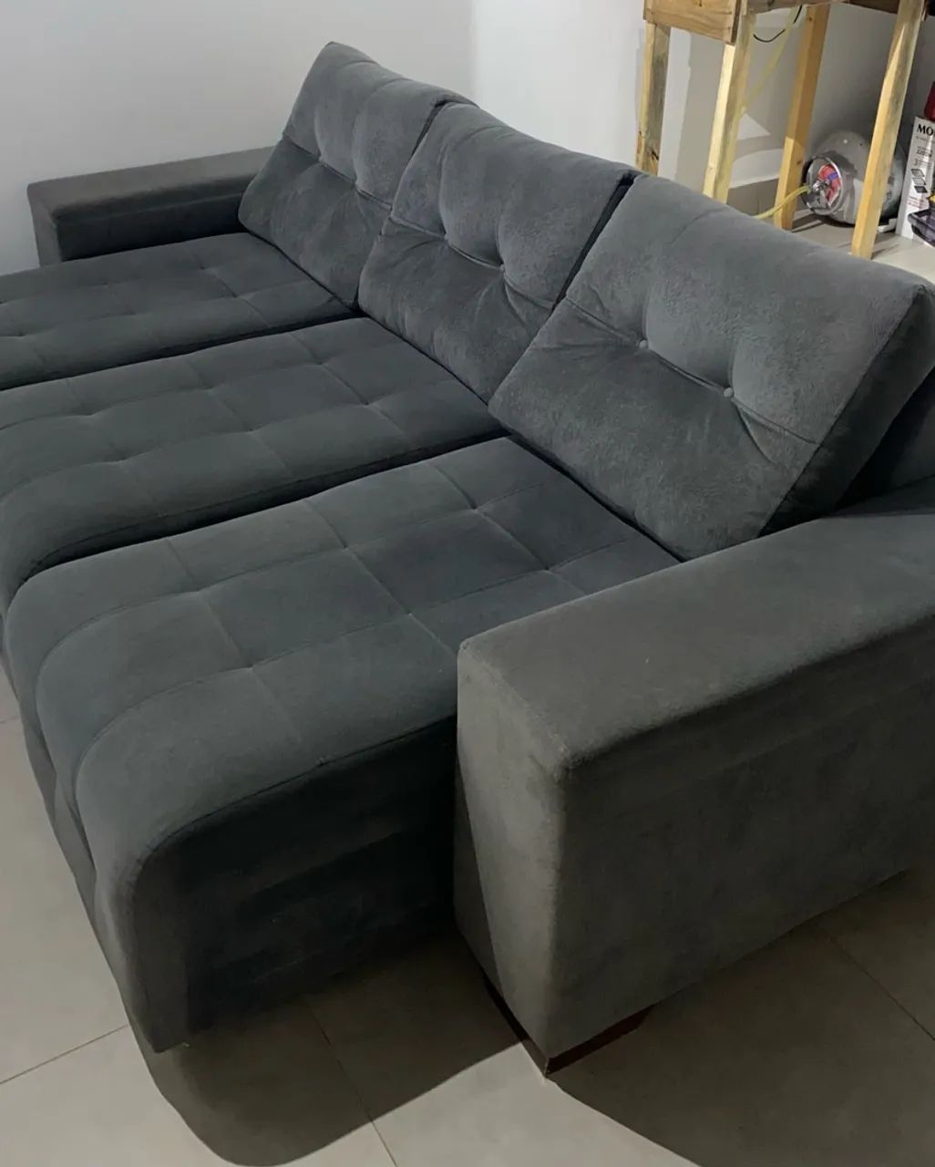 Sofá-cama cinza à venda! 