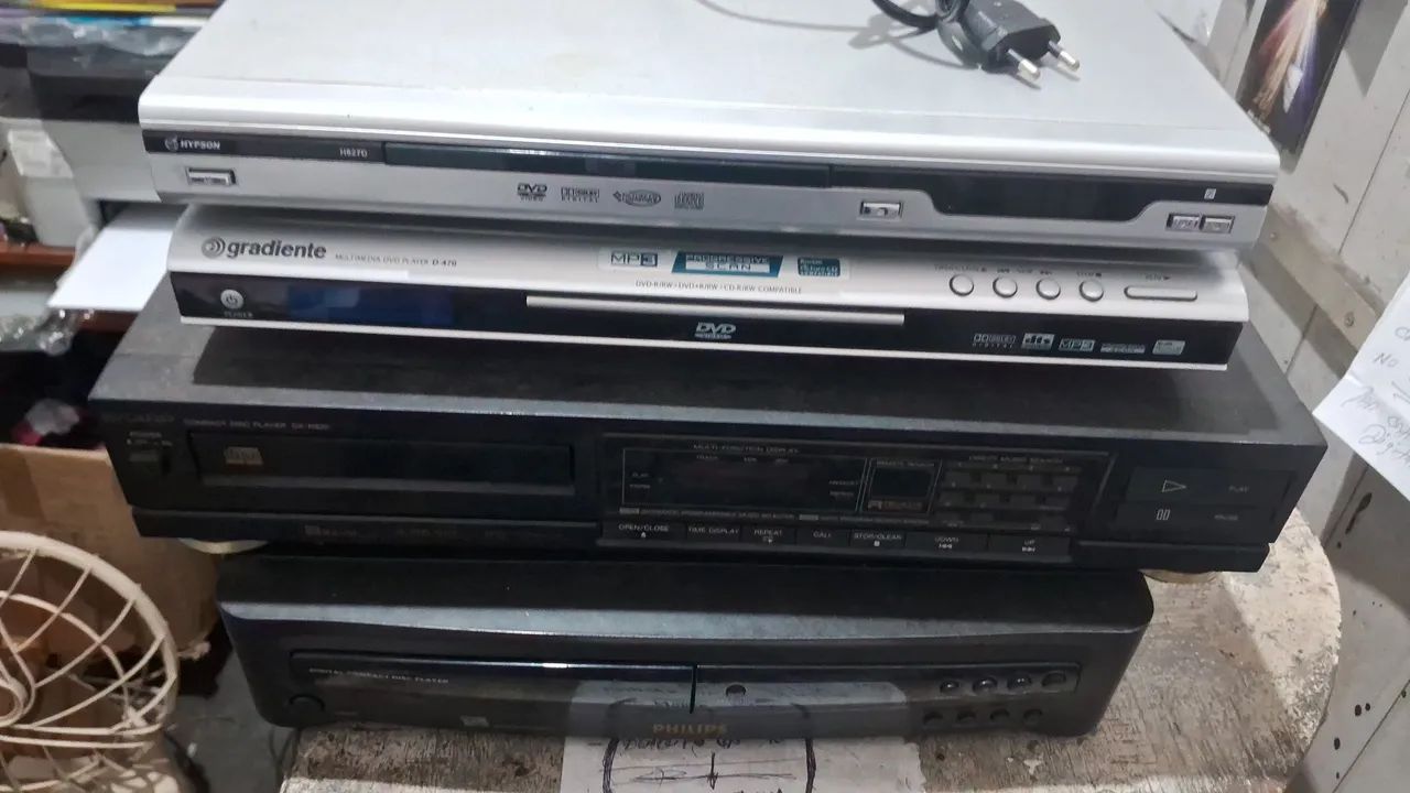 Aparelhos dvd  com pouco defeito  4 aparelhos no kit