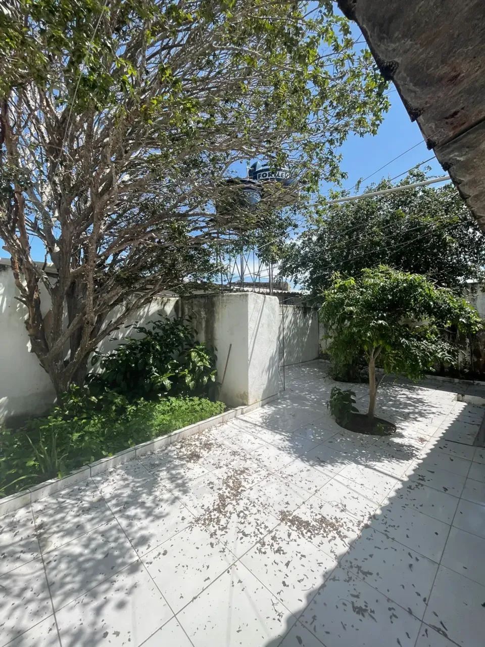 Casa térrea com Kitnet no Itatiaia