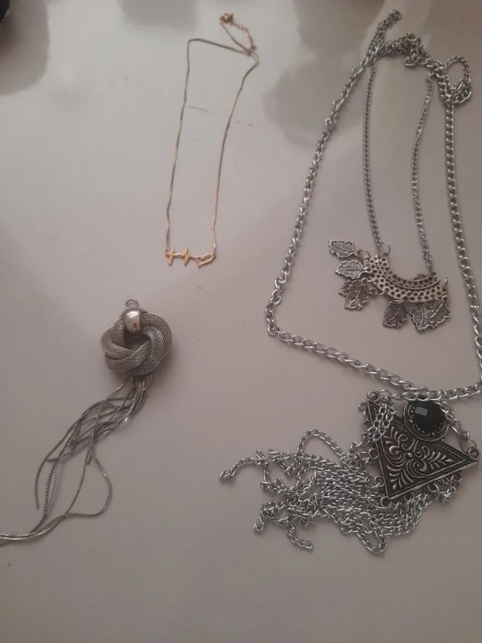 Vendo semi joias - 31 peças (pulseiras, anéis, brincos e pingentes)