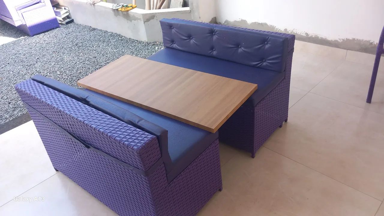  2 JOGOS DE SOFAS COM MESA