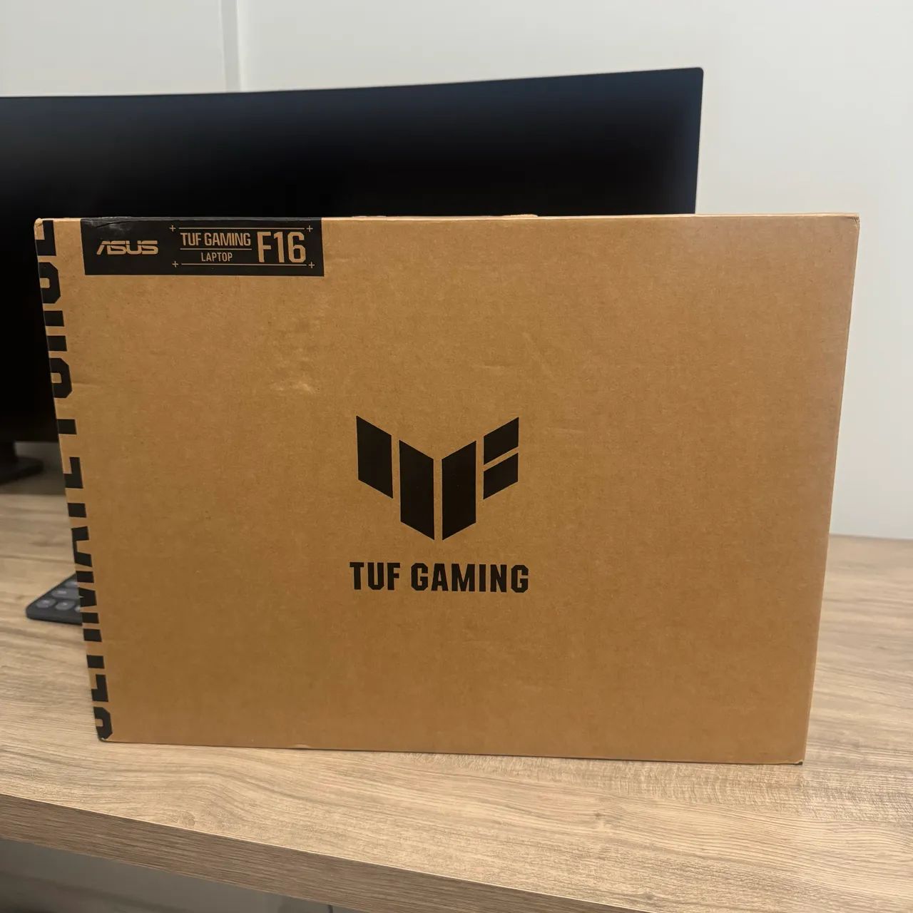 Notebook Asus TUF Gaming F16 com i7 13620H, RTX 4050, 2TB SSD, 16GB RAM