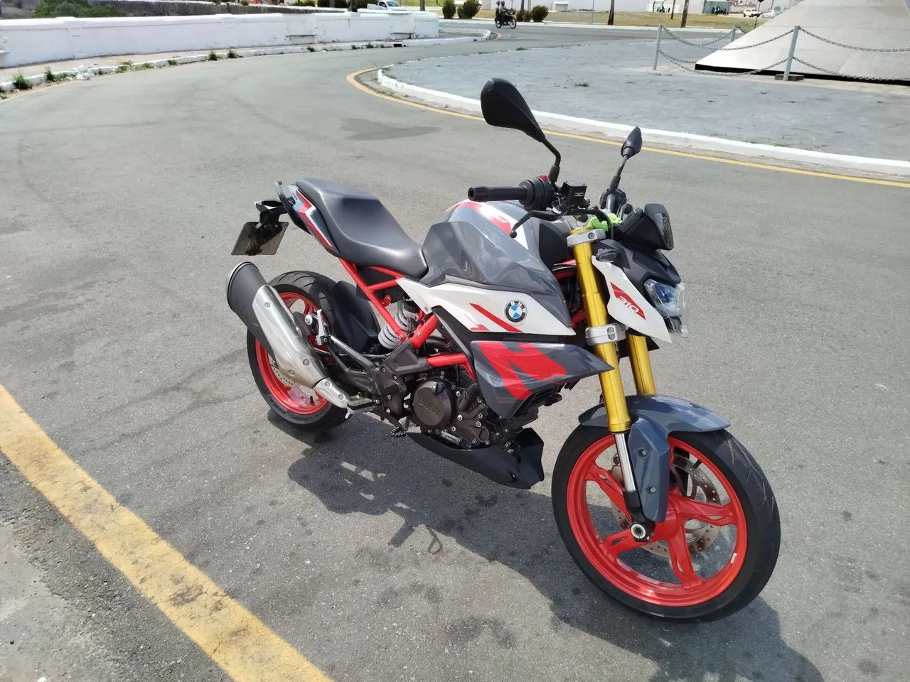 BMW G310R