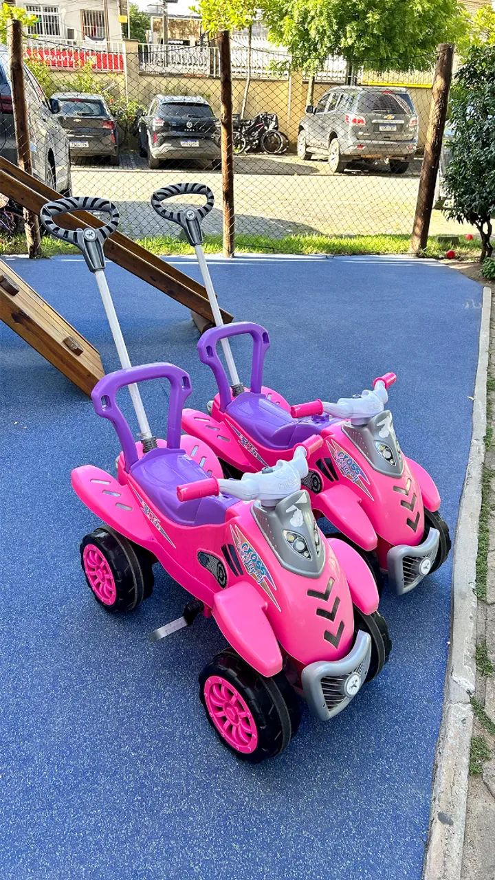 Carrinho Quadriciclo Passeio e Pedal Infantil Rosa com Empurrador Calesita Cross Legacy