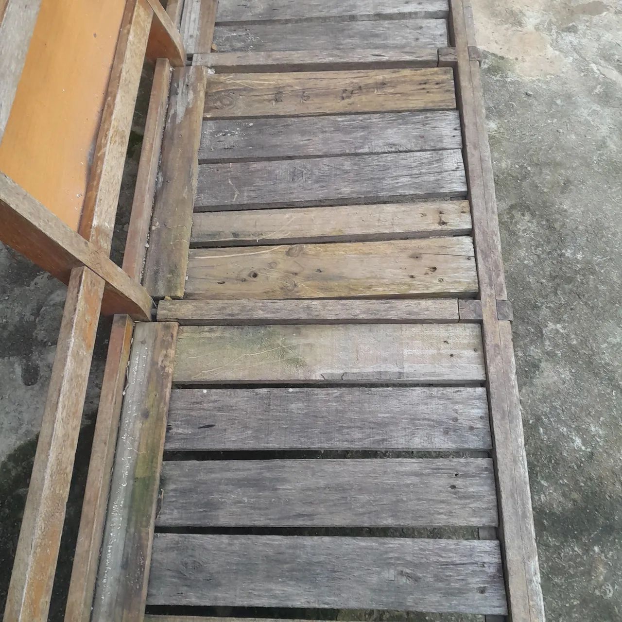 Sofá antigo madeira maciça  Precisa de reparos  - Foto 5