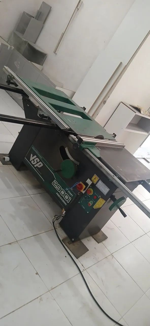 Esquadrejadeira 