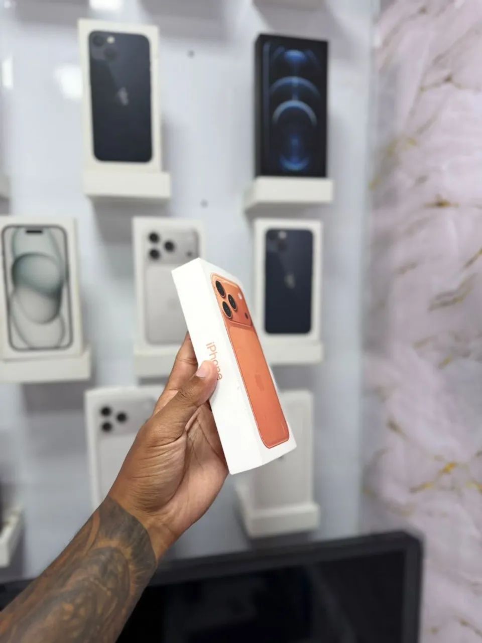 IPHONE 17 PRO 256GB Laranja<br>R$ 8.150,00 TOP - Foto 2