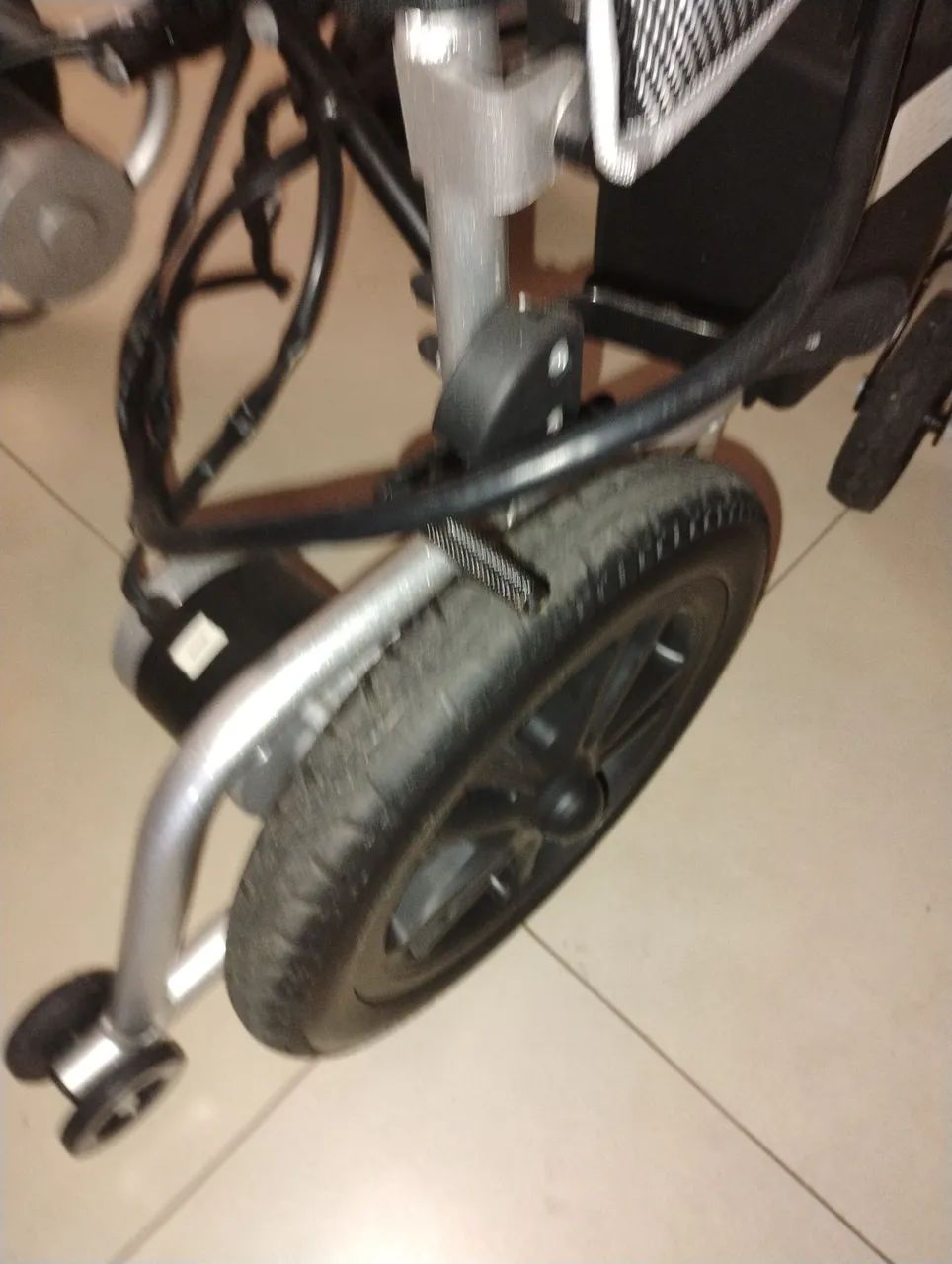 Vendo cadeira rodas motorizada. - Foto 2