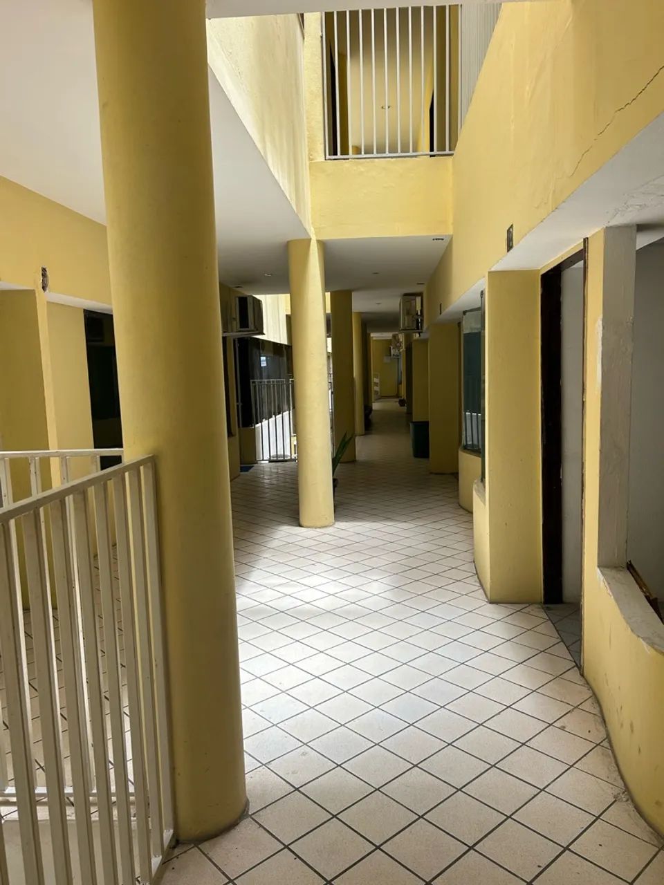 Aluga se salas comercias e um apartamento - Foto 5