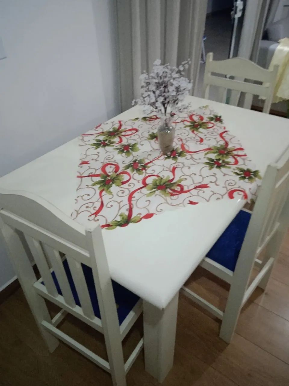 Mesa com cadeiras - Foto 2