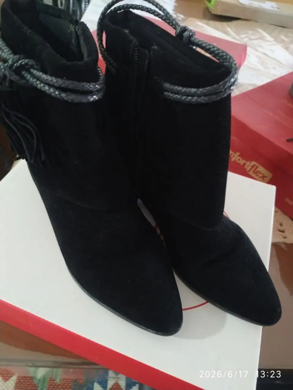 Botas femininas 100,00 cada - Foto 5