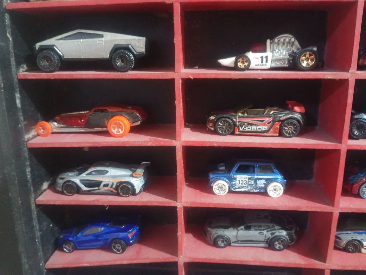 Coleção com 28 Miniaturas de Carros Hot Wheels/ Maisto - Foto 5