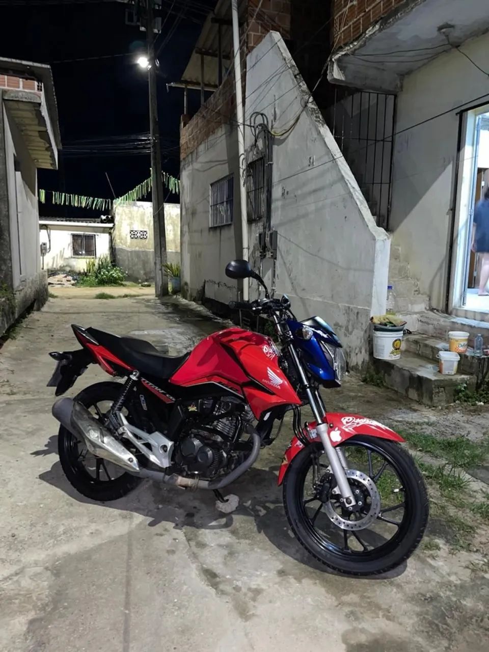 TITAN 160