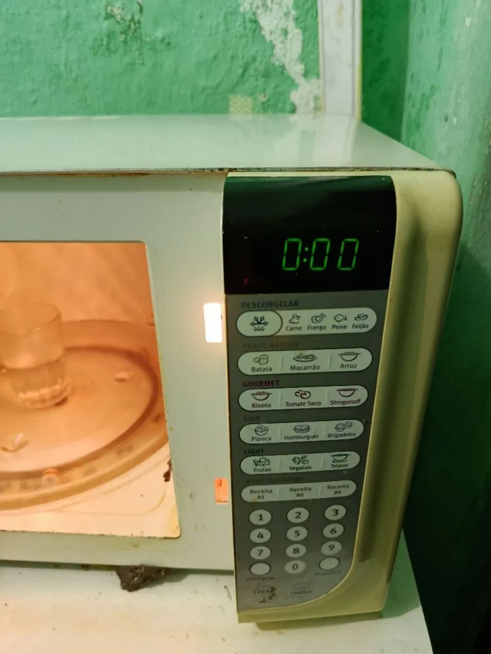 Microondas Eletrolux turbo funcionando perfeitamente interesse em comprar vem  - Foto 3