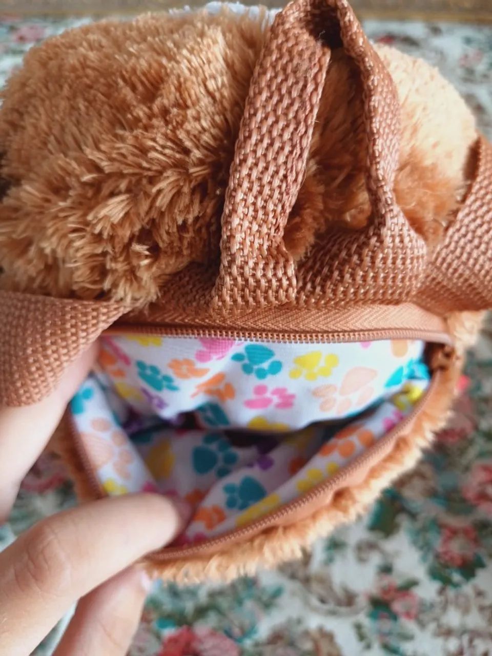 mochila de pelúcia é o modelo Duke da marca Ty.  - Foto 4