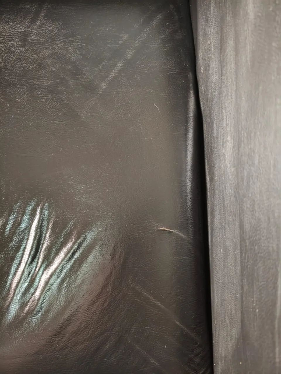 Poltrona Preta em Couro Sintético com Apoio para os Pés - Foto 5