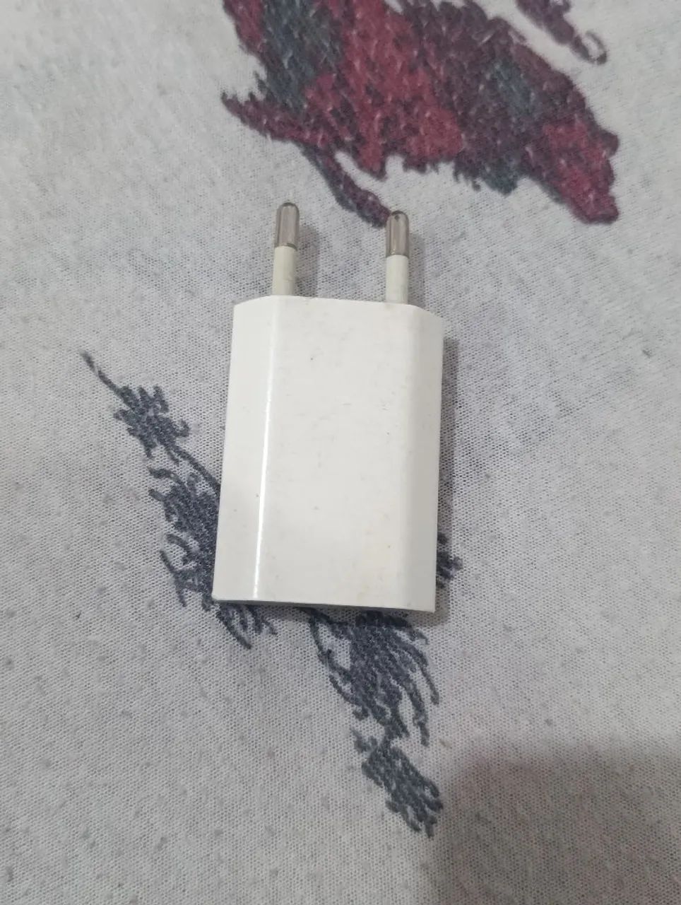 carregador de tomada USB branco iPhones, iPads e Apple Watch
