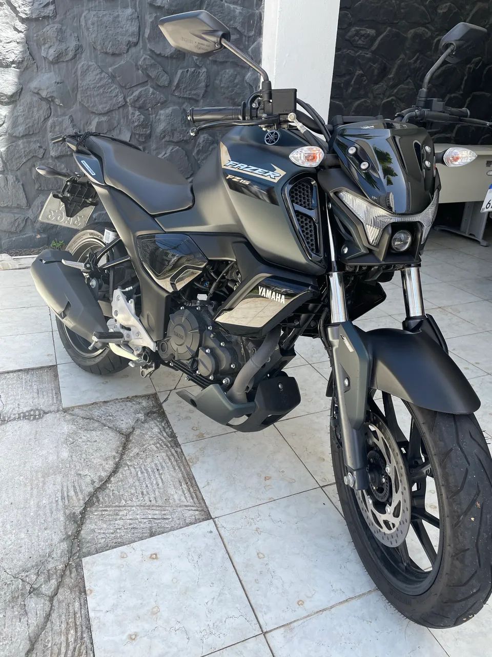 FZ15 em ótimo estado