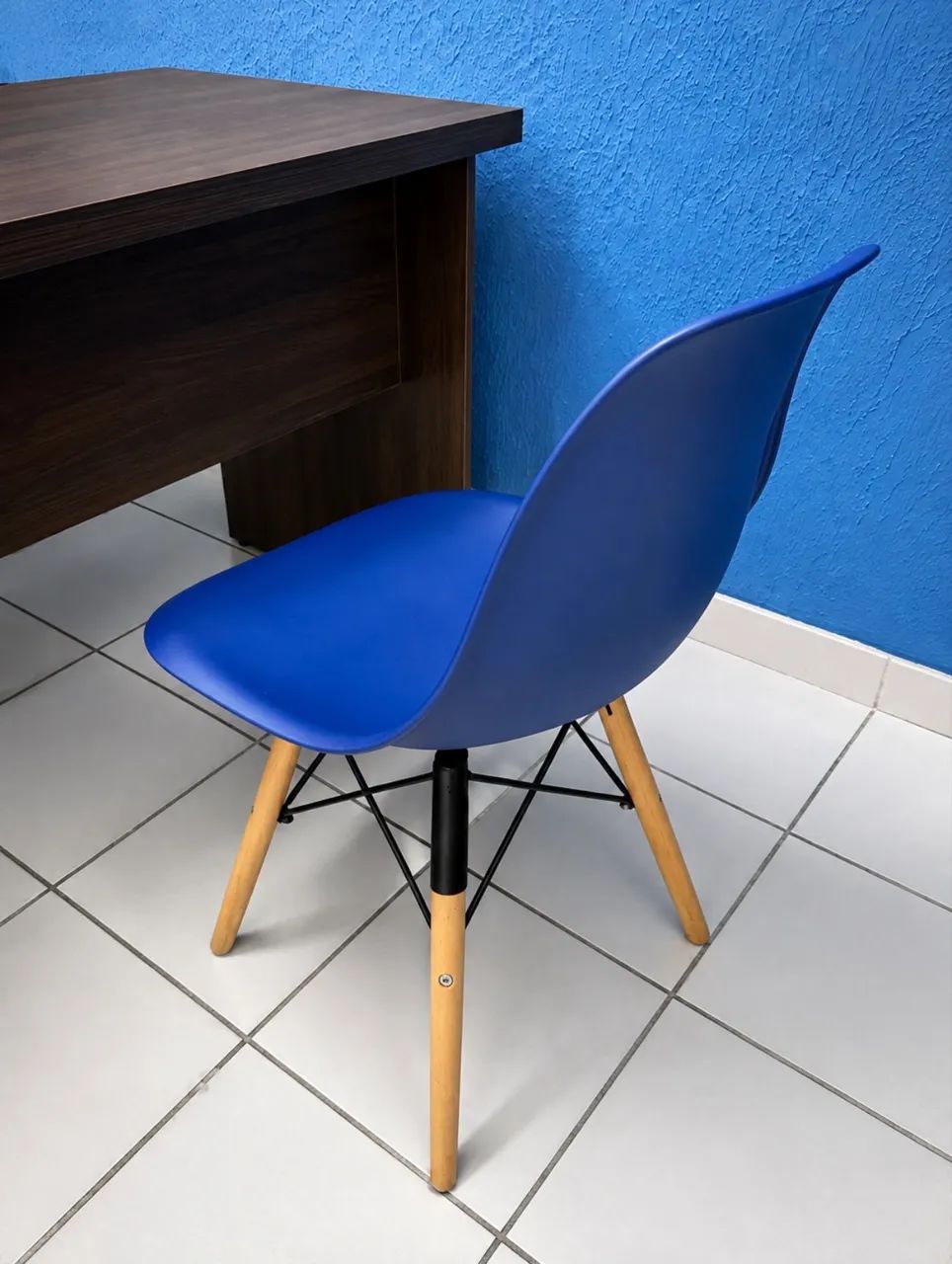Mesa para Escritório com 2 gavetas + 2 Cadeiras - Foto 2
