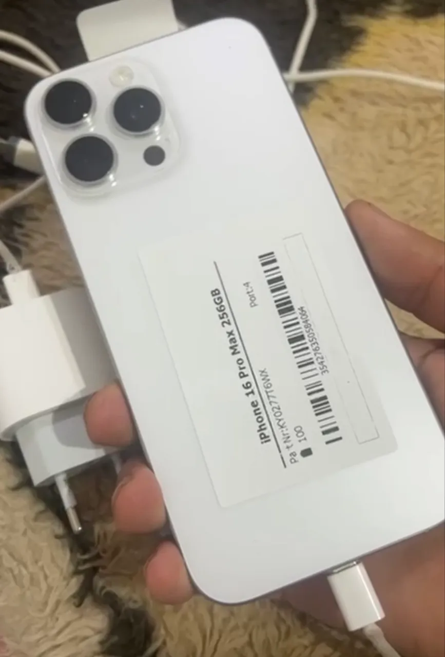 iPhone 15 Pro Max 512gb Branco impecável - Celulares e Smartphones