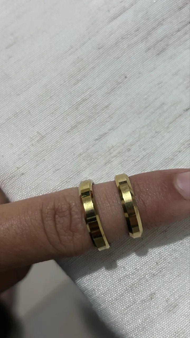Par de alianças chanfradas banhada a ouro 18k - Foto 2