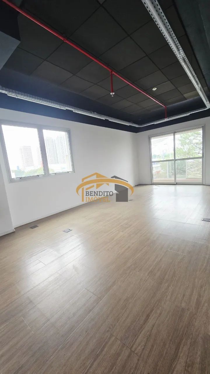 Conjunto comercial com 4 salas, 2 banheiros, sacadas, 4 vagas de garagem, Centro, próximo  - Foto 4