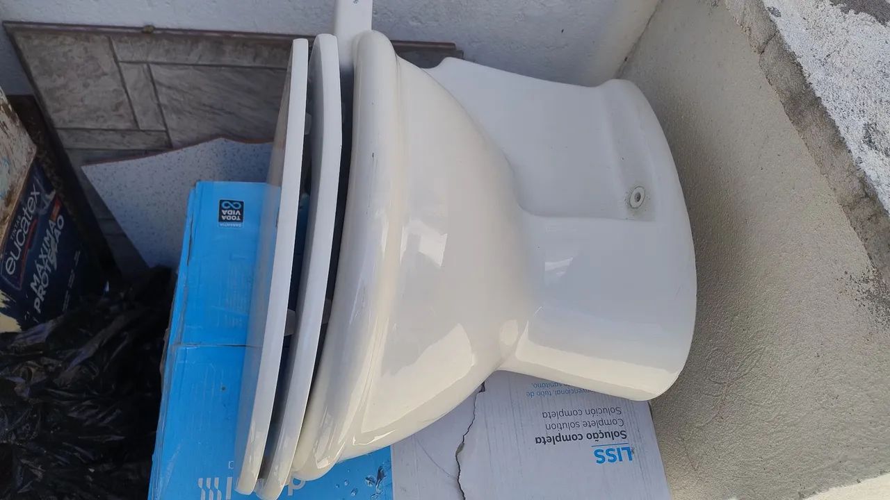 Vaso sanitário sem caixa acoplada marca Deca  - Foto 4
