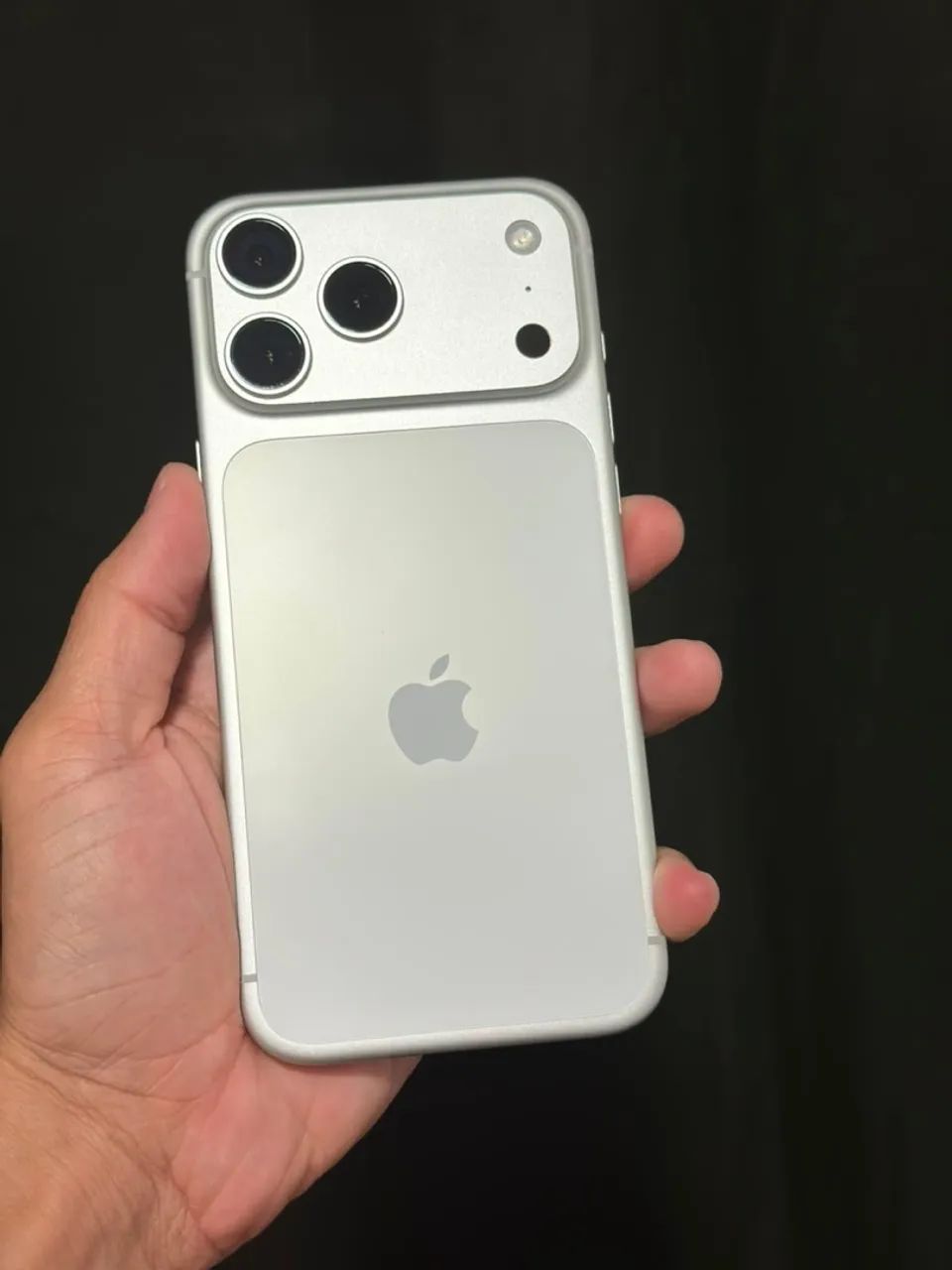 iphone 17 Pro Max Silver - Troco em 17 Base/17 Pro
