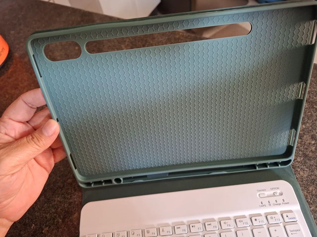 Vendo capa protetora para Tablet com 10.9 polegadas com teclado magnético  - Foto 2