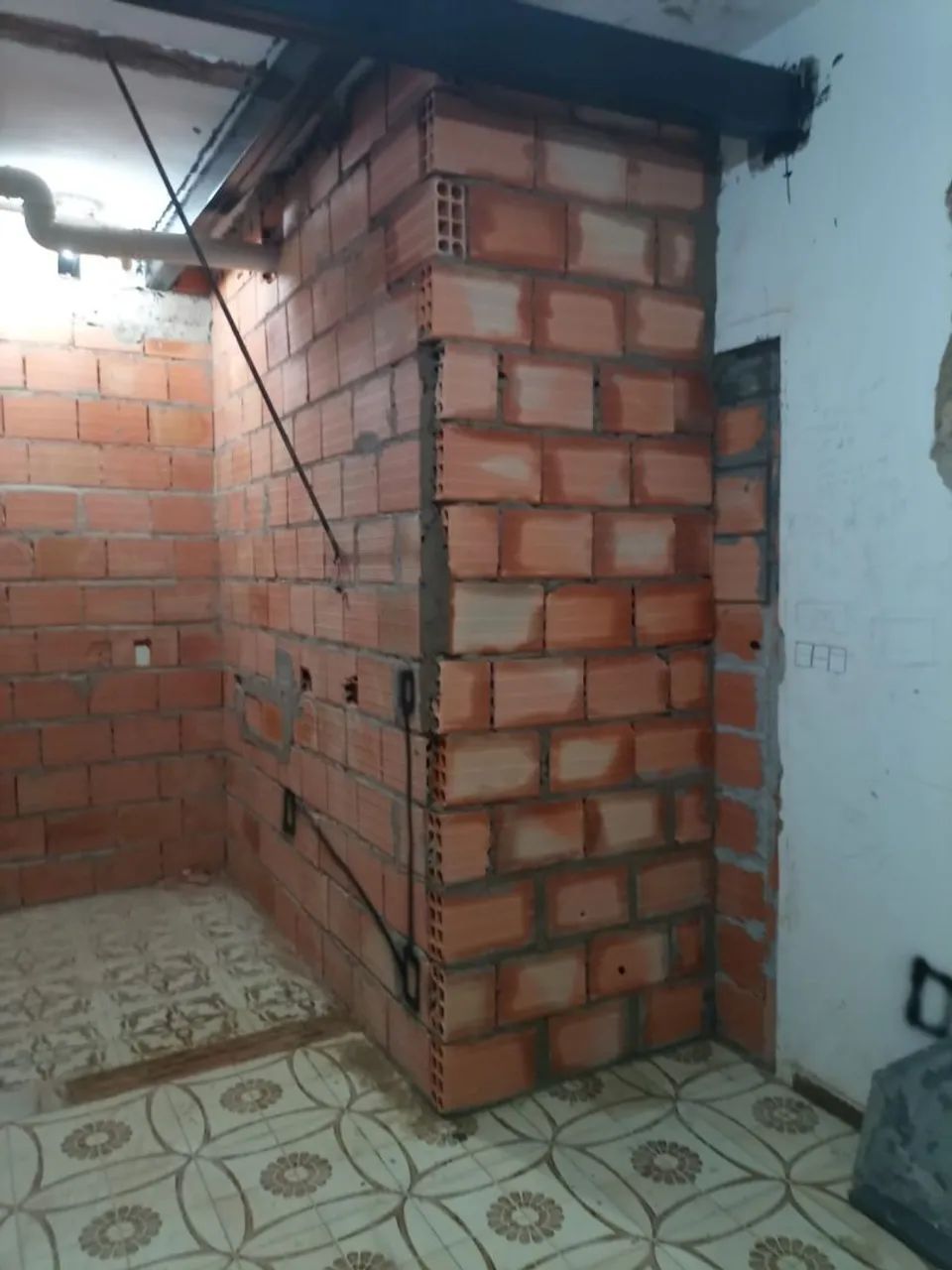 Pedreiro especializado em reformas e acabamento 