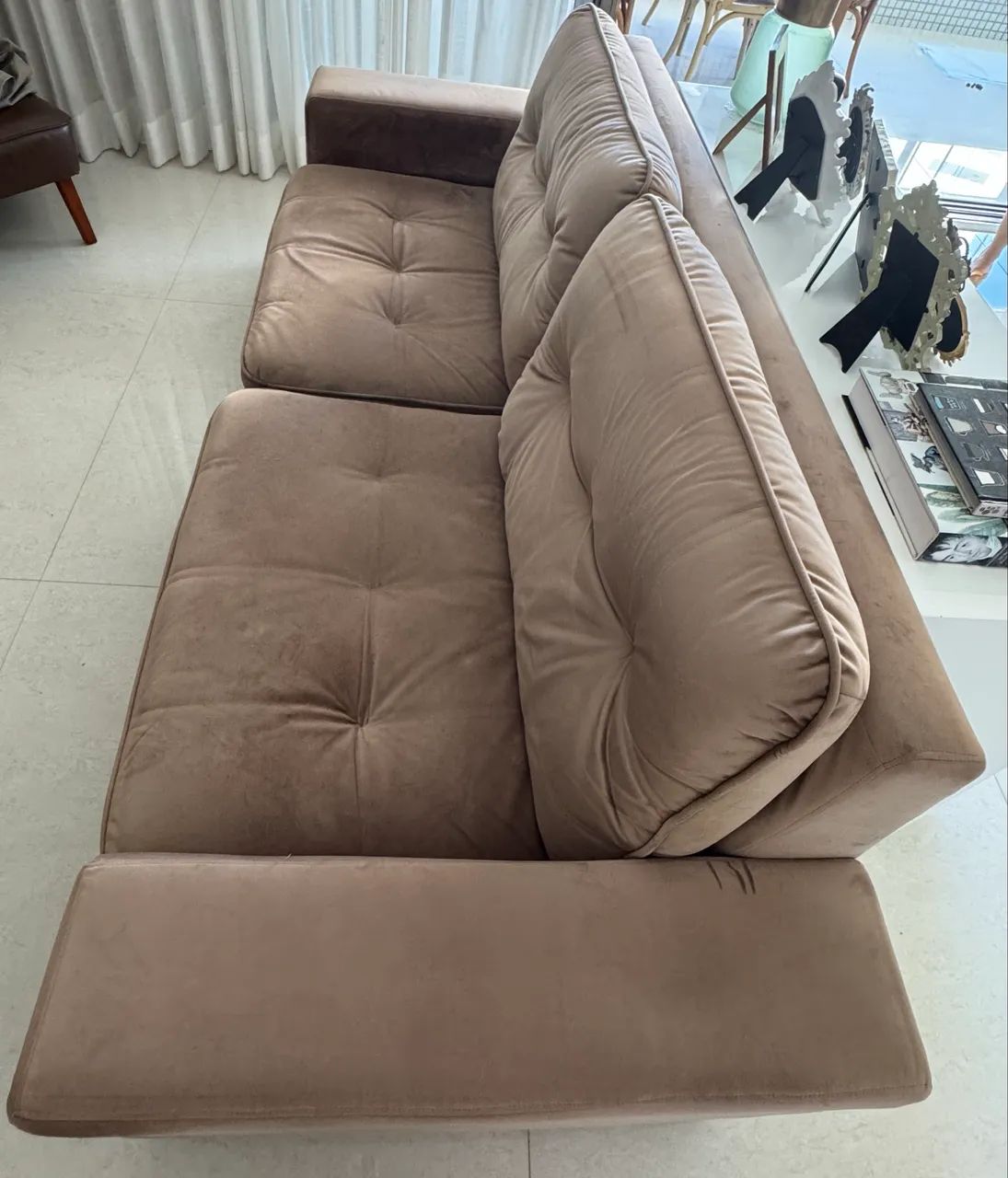 Sofá suede cinza - 2,23m - 3 lugares confortáveis 
