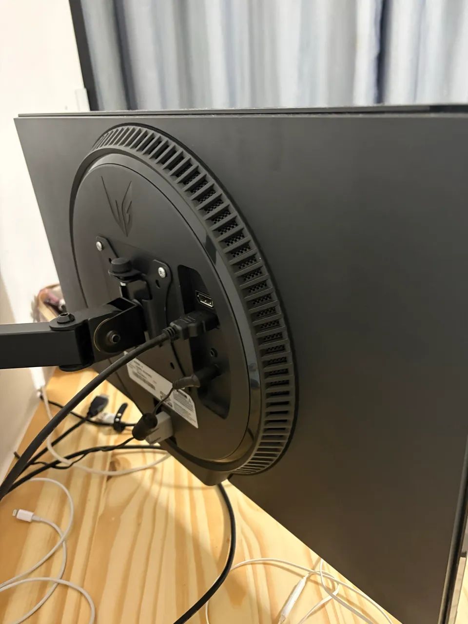 Monitor LG Ultragear 144hz 1ms - Foto 2